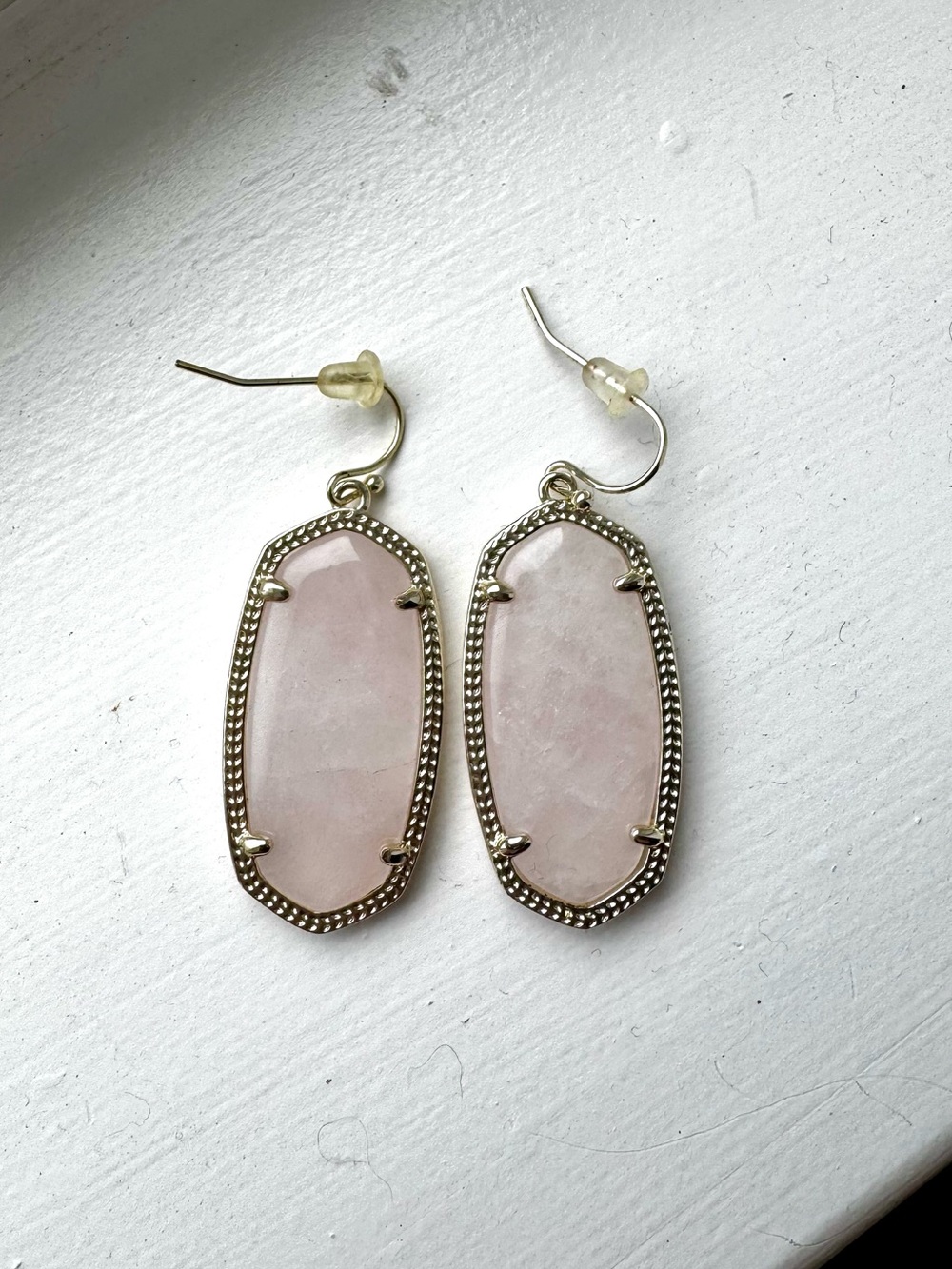 Kendra Scott Elle Gold Drop Earrings in Rose Quartz - Picture 2 of 2